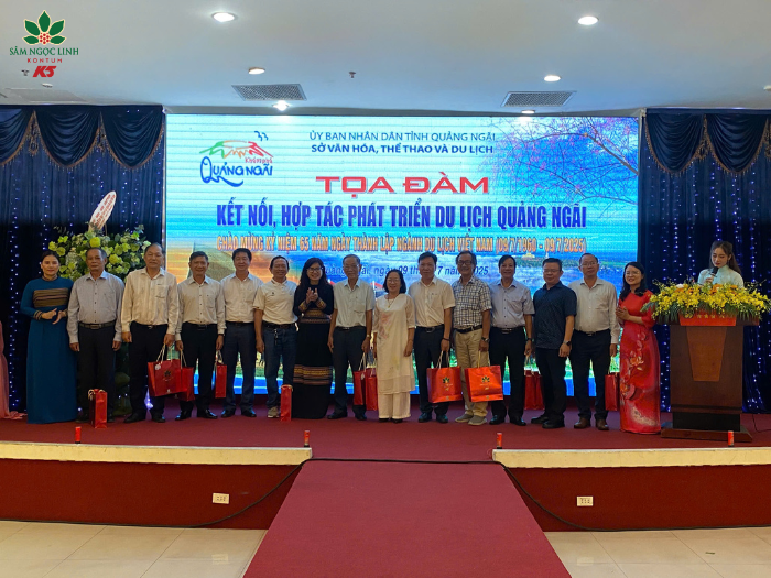 Sâm Ngọc Linh K5 dành tặng các phần quà đến các đại biểu tham dự tọa đàm.