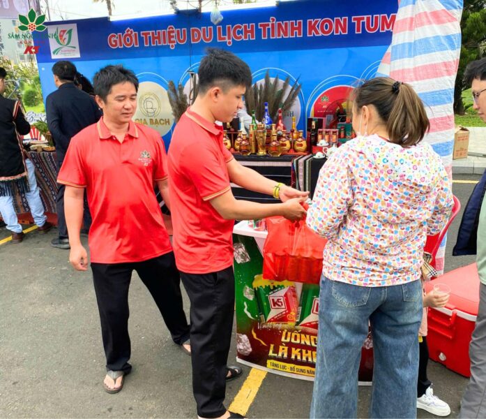 Người dân nhiệt tình ủng hộ các sản phẩm của K5.