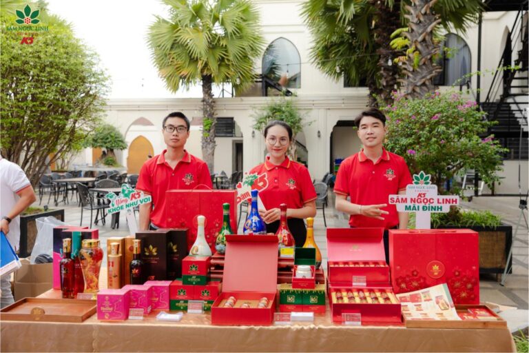 Gian hàng Sâm Ngọc Linh K5 tại sự kiện.