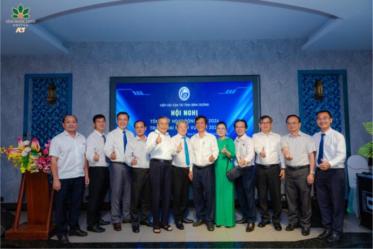 Đại diện Sâm Ngọc Linh K5 chụp ảnh lưu niệm tại sự kiện.